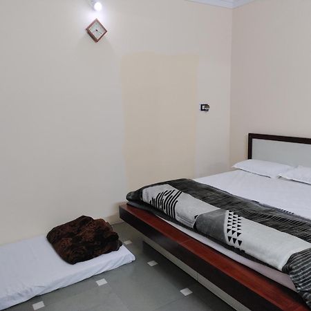 Ramashray Guest House Удджайн Екстер'єр фото