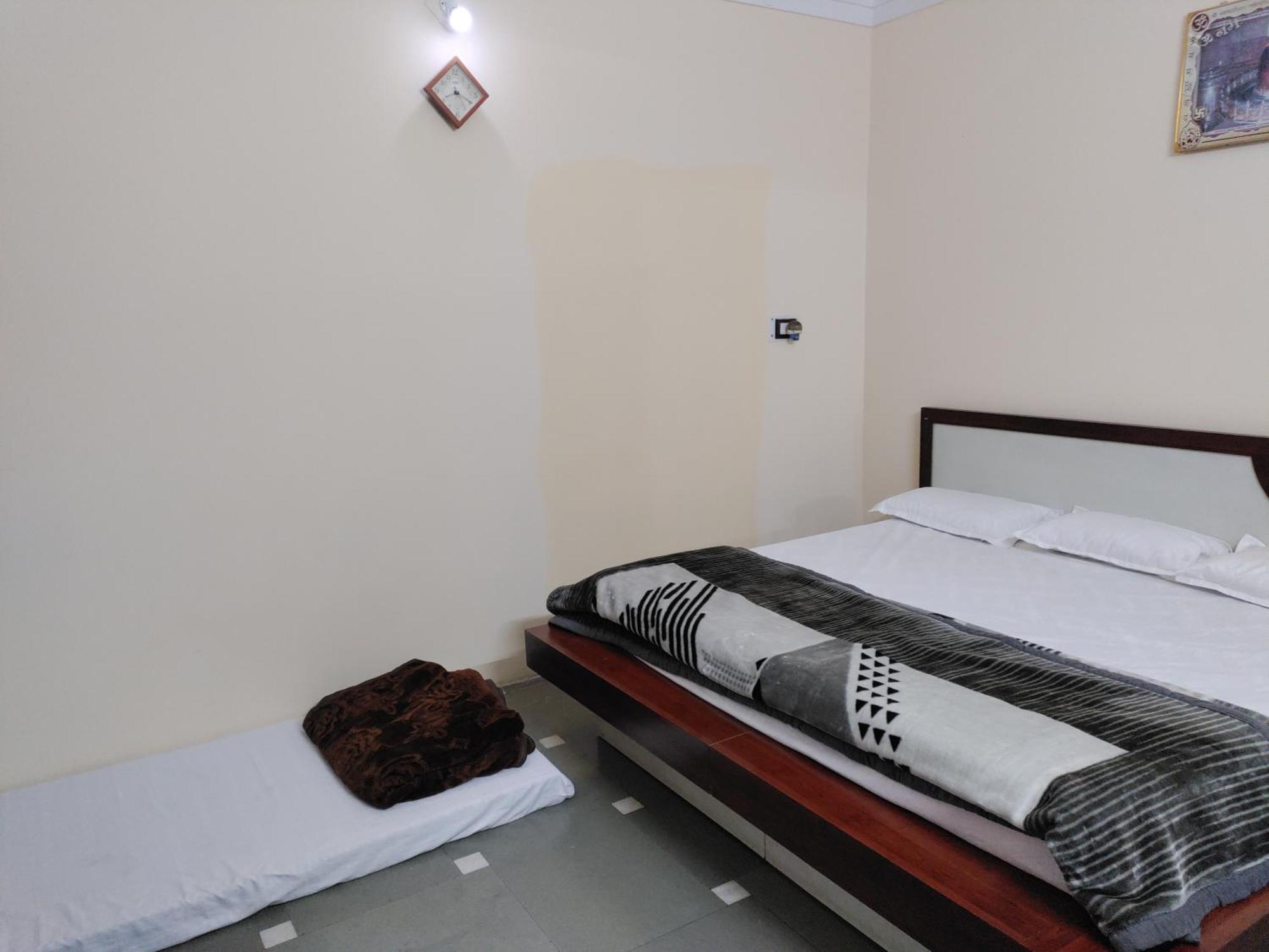 Ramashray Guest House Удджайн Екстер'єр фото